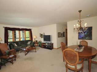 287 Oconomowoc Pkwy #204-2, Oconomowoc, WI 53066