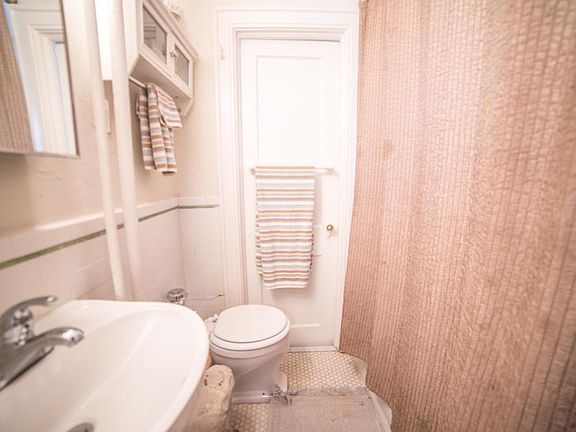5th image of 4746 Roanoke Pkwy APT 605
