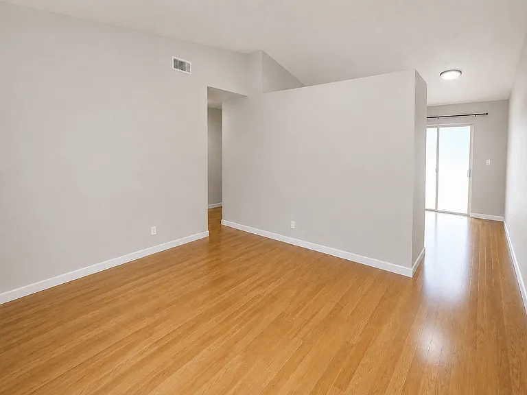 907 Orange Ave — Photo 2