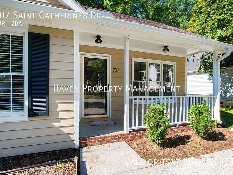707 Saint Catherines Dr — Photo 2