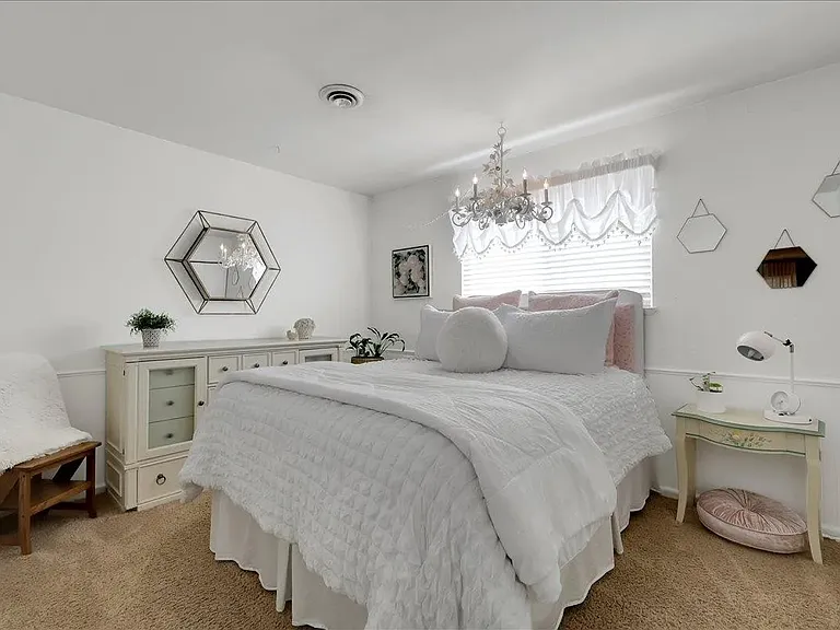 37052A Poplar St — Photo 11