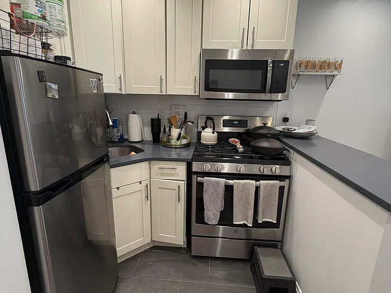 348 E 58th St #2B — Photo 7