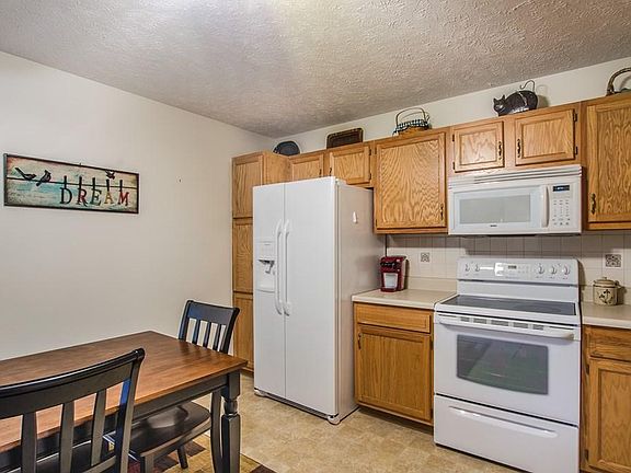 5th image of 30 Ridgewood Blvd