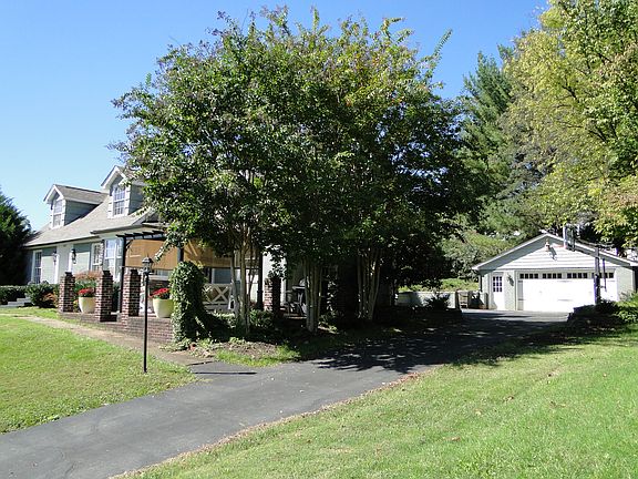3rd image of 1033 Ray Ave