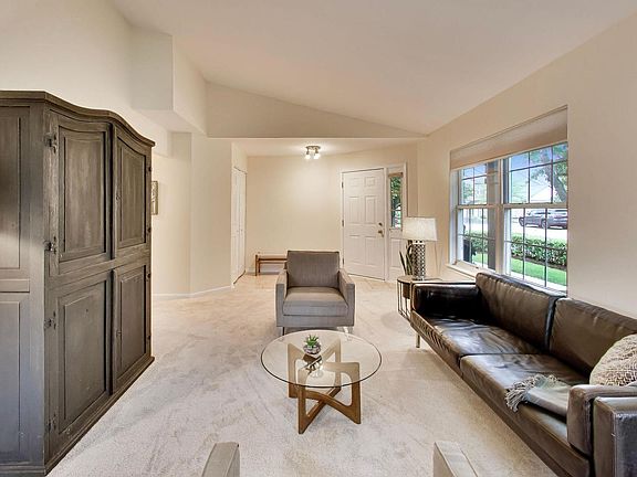 5th image of 579 Willow Way