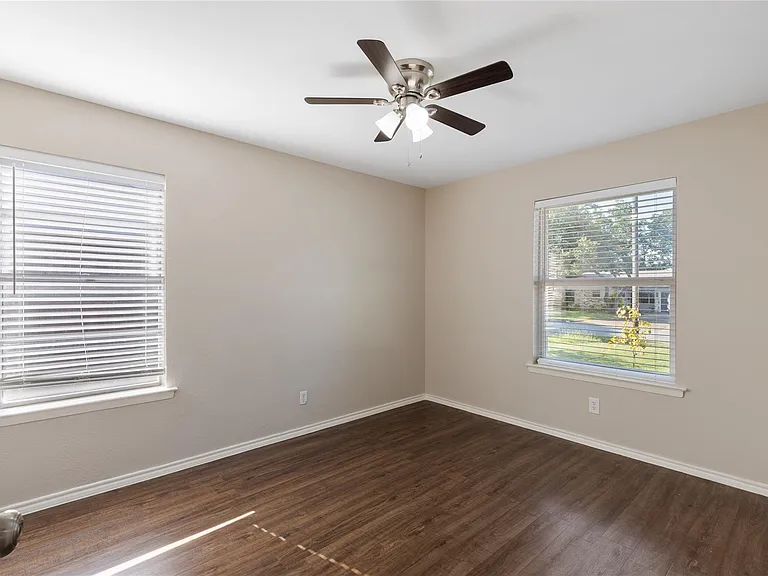 614 Cambridge Dr — Photo 12