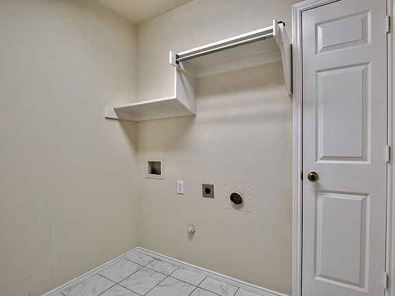 4th image of 6812 Harwood Dr