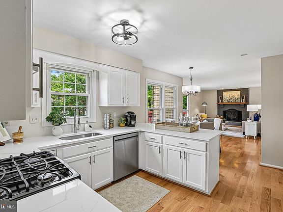4th image of 8609 Aqueduct Rd