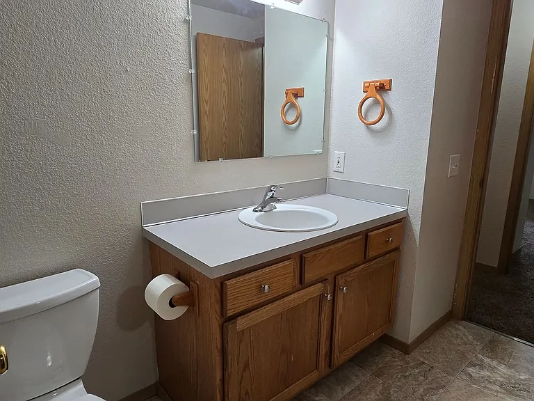 2261 E Crestview Dr — Photo 18