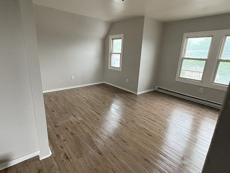 937 N Main St #3 — Photo 2
