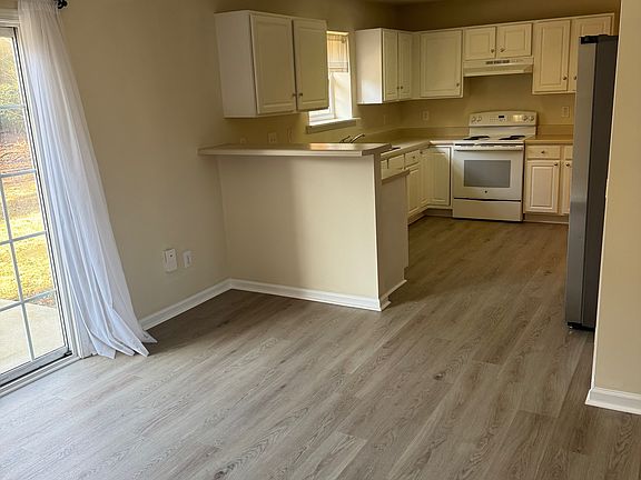 Dining/Kitchen