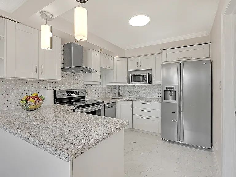 1345 Saint James Ave — Photo 16