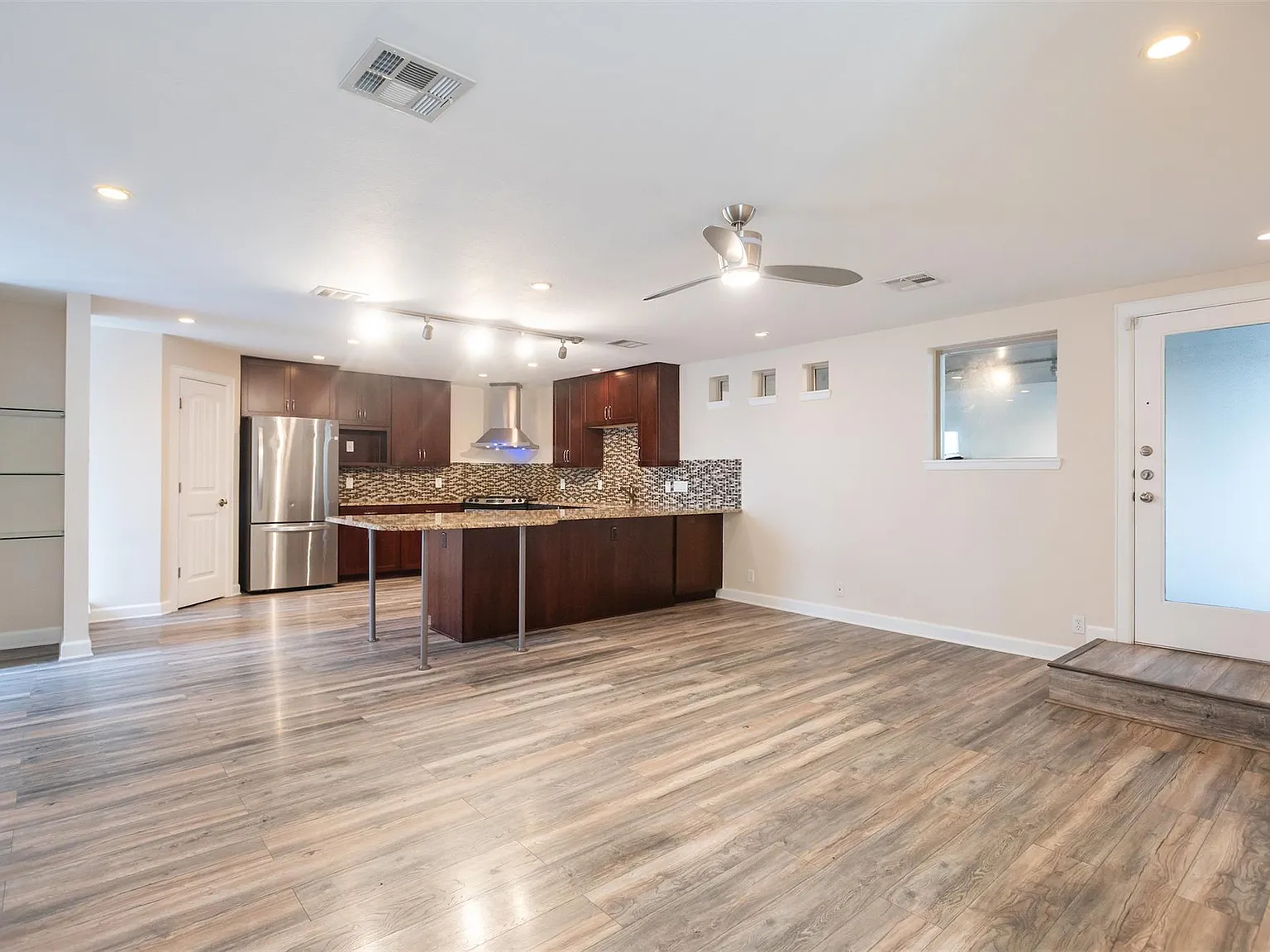 3 bed, 2.5 bath, 2248 sqft, $3,895 — Photo 4