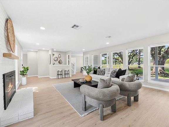 3rd image of 7310 Benwich Cir