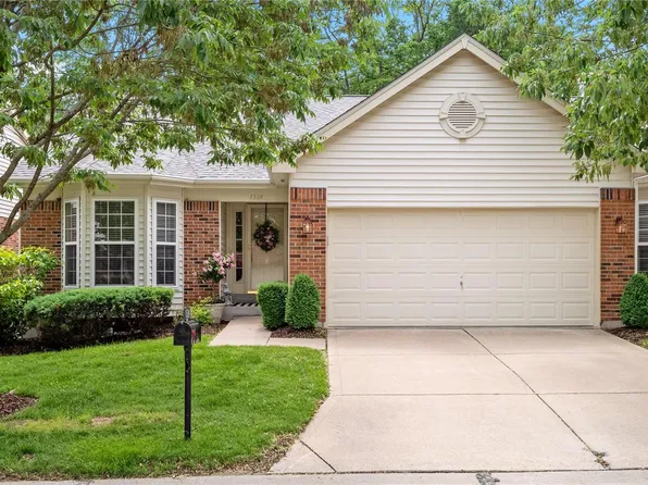 1324 Kensington Way Dr, Ballwin, MO 63011