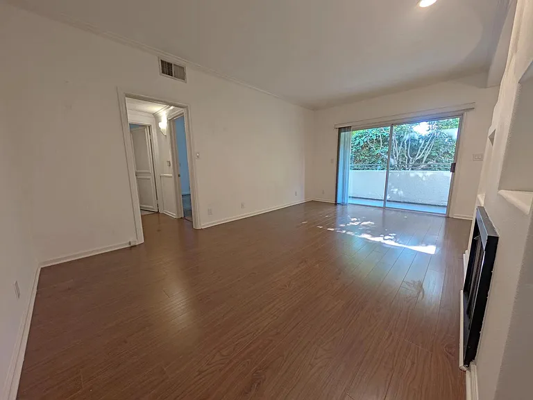 912 N Croft Ave #104 — Photo 12