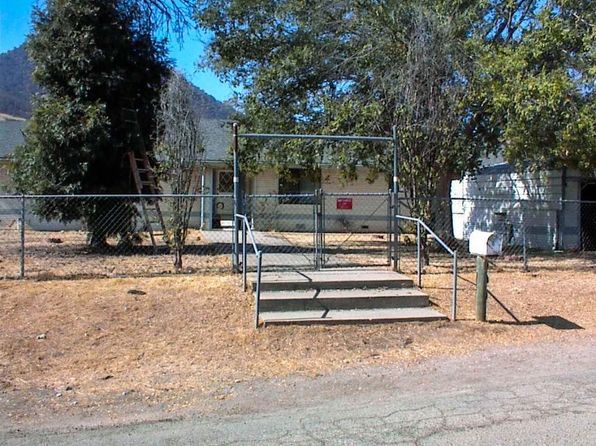 7081 Live Oak Dr, Sanger, CA 93657