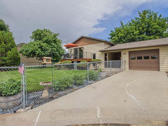 2nd image of 51 Russell Park W