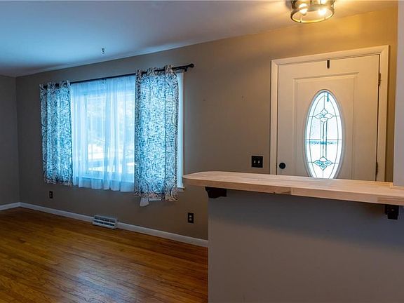 5th image of 498 Fairview Dr