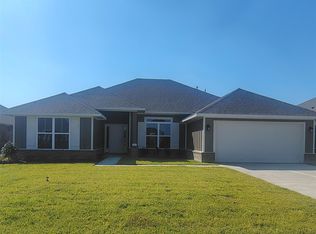 9 Keystone Ct, Angleton, TX 77515