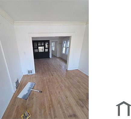 5th image of 2442 N 39th St #2444