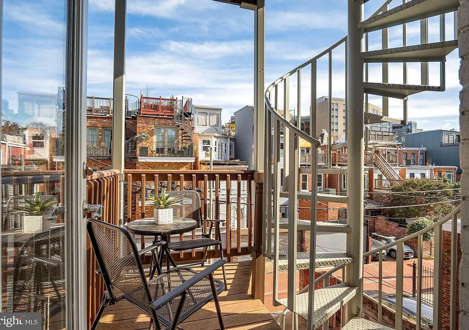 Fully Furnished, Walkable 1BR + Den, 2BA in Downtown DC — Photo 4