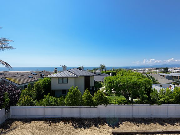 3rd image of 817 Pacific Ave