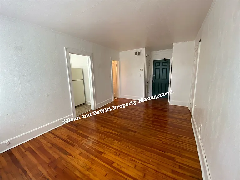 456 13th Ave NE #4 — Photo 3