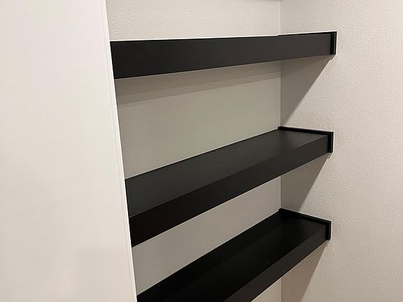 Bathroom shelving units