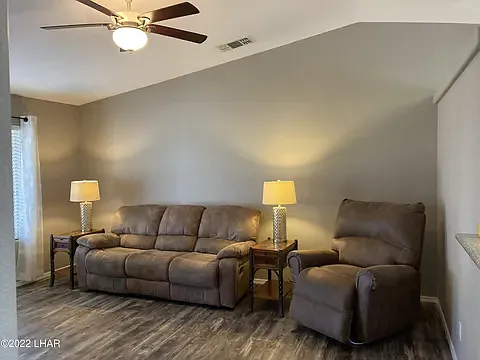 2660 Huntington Dr — Photo 2