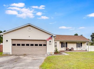 206 Essex Ct, Richlands, NC 28574