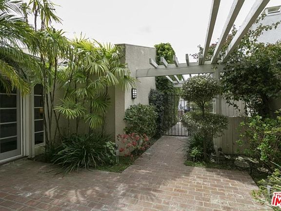 3rd image of 2816 Bottlebrush Dr
