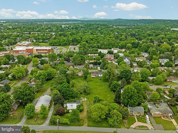 3rd image of 405 Old Waterford Rd NW