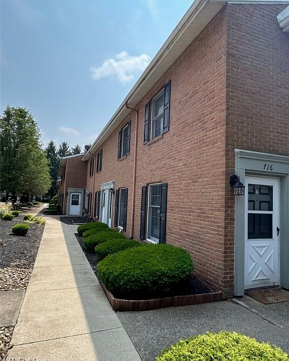 2nd image of 716 Lakeview Dr