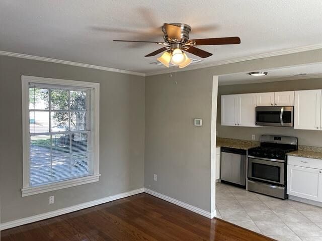 1st image of 1905 Clover Ln