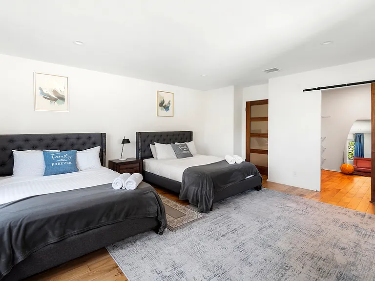 12337 Gorham Ave — Photo 3