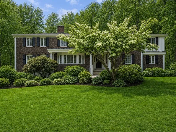 172 Country Dr, Weston, MA 02493