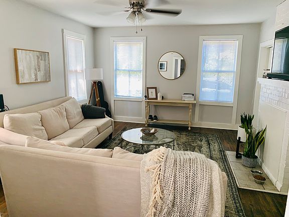 Living room
*furniture not included for staging purposes