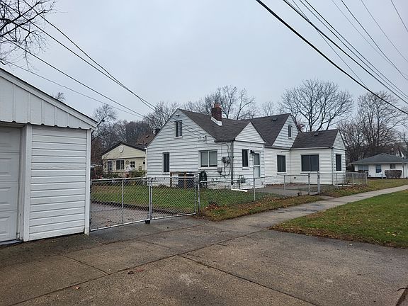 3rd image of 25605 Hanover St