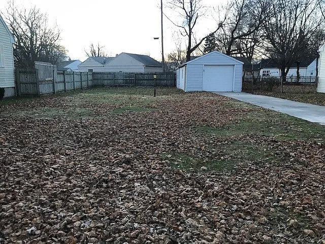 1219 Burke St photo 1