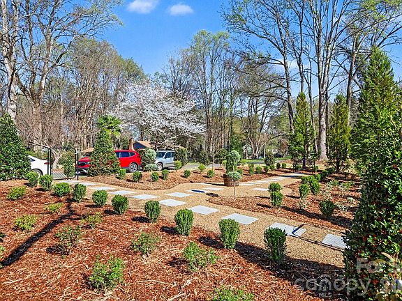 5th image of 10116 Mountain Apple Dr