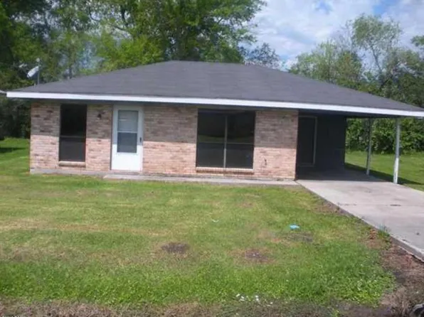 982 Begnaud St, Breaux Bridge, LA 70517