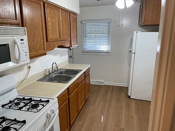 4th image of 434 Ainsworth Cir