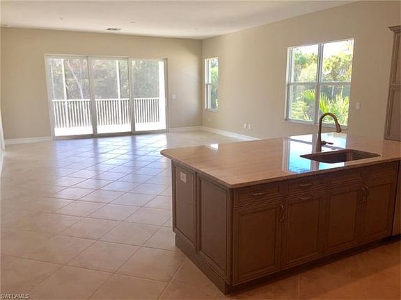 2nd image of 7809 Hawthorne Dr Unit 2504
