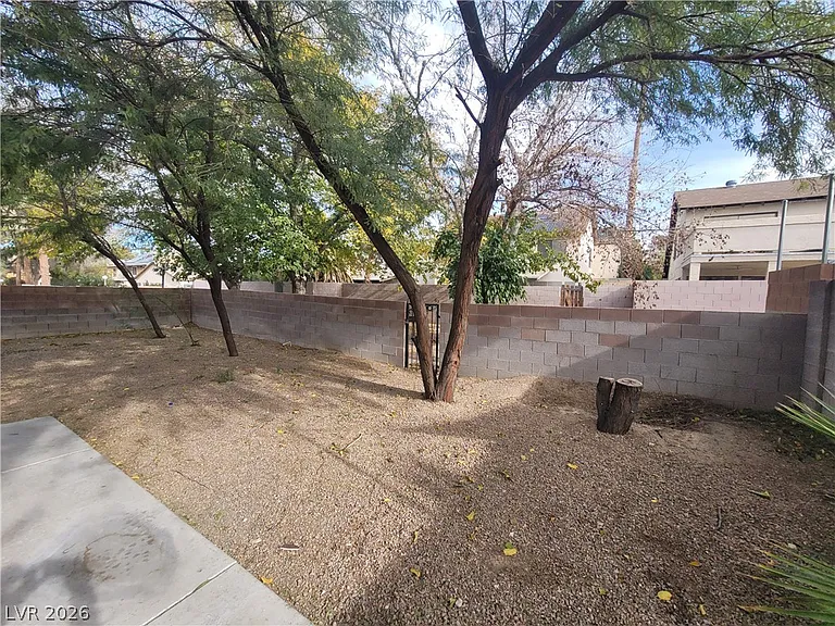 4760 Woodridge Rd — Photo 9