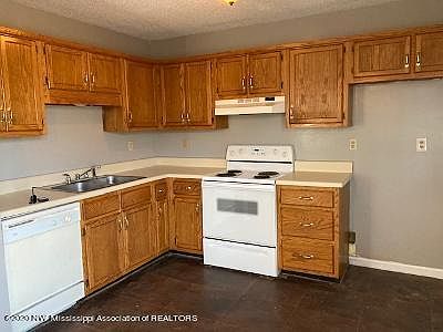 1st image of 2882 Waverly Dr