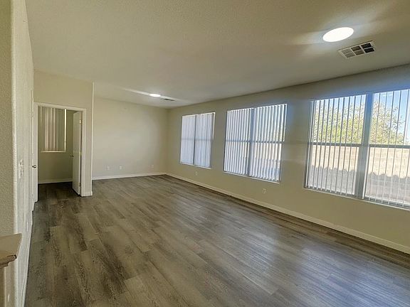 5th image of 2401 Living Rock St
