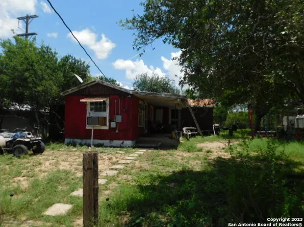1024 N Camp St, Uvalde, TX 78801