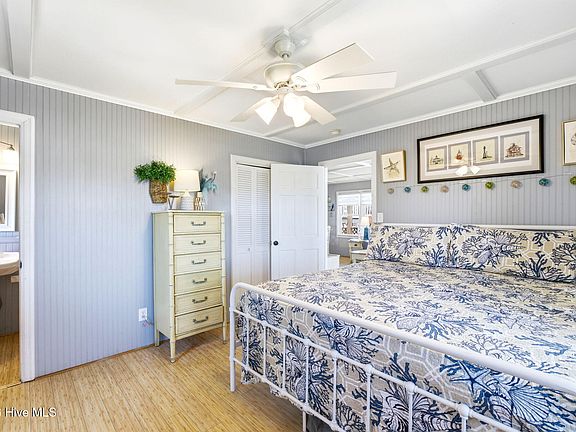 4th image of 2915 E Beach Drive