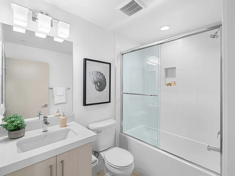 2111 N Cahuenga Blvd #1 — Photo 22